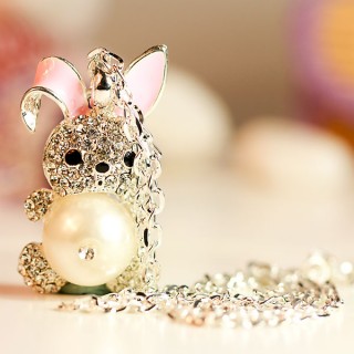 Stylish Inlaid Diamond and Pearl Tummy Rabbit Pendant Necklace