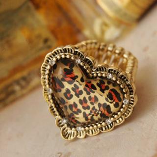 Retro Style and Stylish Leopard Heart Shape Finger Ring