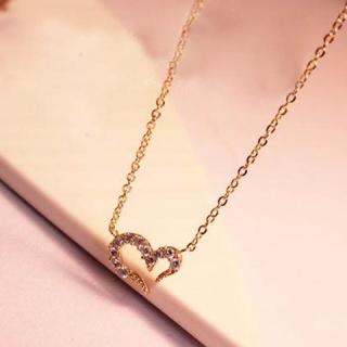Graceful Style Rhinstone Embellished Heart Pendant Necklace