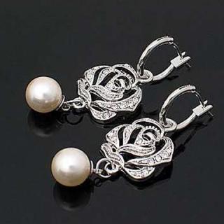 Pair of Elegant Graceful Style Rose Shape Rhinestone Decorated Earrings For Women