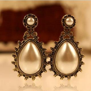 Retro Exquisite Style Pair Water Drop Shape Lacework With Pearl Inlaid Stud Earrings For Women