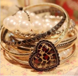 Fashionable Heart Shape and Leopard Pattern Muti-layered Set of Bracelets For Women