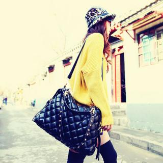 Casual Solid Color Belt Rivet Zipper Design Women's Shoulder Bag