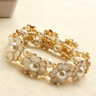 Exquisite Stunning Style Pearl Daisy Shape Women's Bracelet