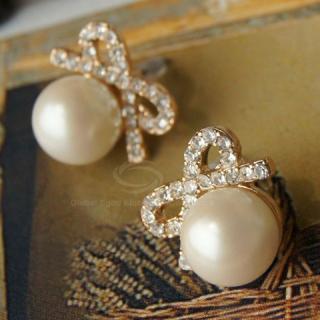 Pair of Fashion Rhinestoned Bowknot Women's Stud Earrings